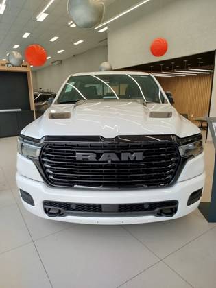 RAM 1500 3.0 HURRICANE 6 BITURBO GASOLINA LARAMIE NIGHT EDITION CD 4X4 AUTOMÁTICO